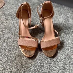 Elegant Women's Tan and Gold Heels